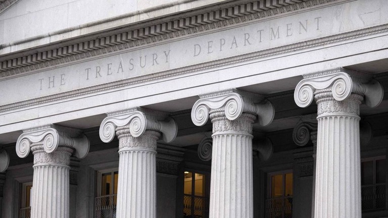 米財務省の建物＝米首都ワシントン/Saul Loeb/AFP/Getty Images